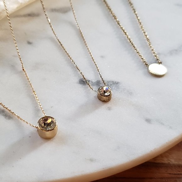 🌺 3/$12 Set of 3 Gold Necklaces - Picture 2 of 3
